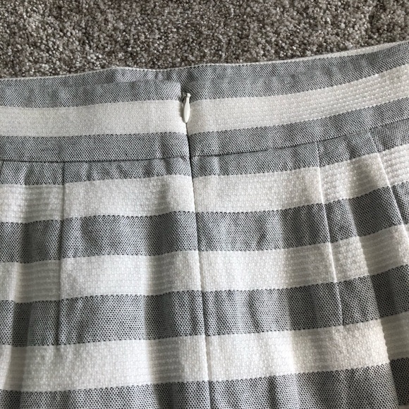 LOFT pencil skirt, gray and white, size 2 - Picture 7 of 7